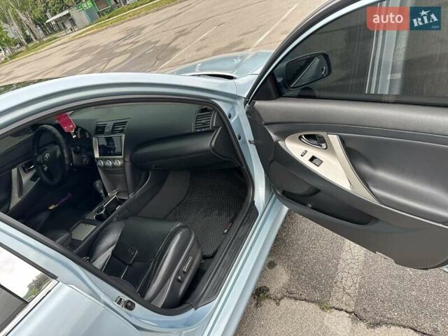 Серый Тойота Камри, объемом двигателя 2.36 л и пробегом 316 тыс. км за 8000 $, фото 11 на Automoto.ua