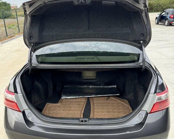 Серый Тойота Камри, объемом двигателя 3.5 л и пробегом 230 тыс. км за 10200 $, фото 4 на Automoto.ua