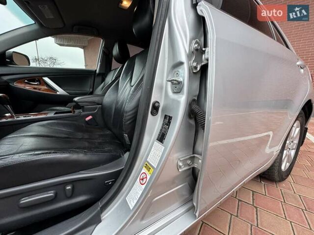 Серый Тойота Камри, объемом двигателя 3.5 л и пробегом 223 тыс. км за 8300 $, фото 51 на Automoto.ua
