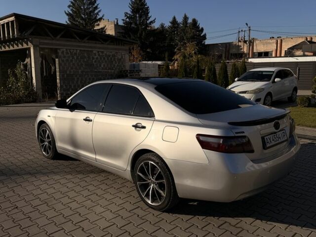 Серый Тойота Камри, объемом двигателя 2.4 л и пробегом 400 тыс. км за 9999 $, фото 2 на Automoto.ua