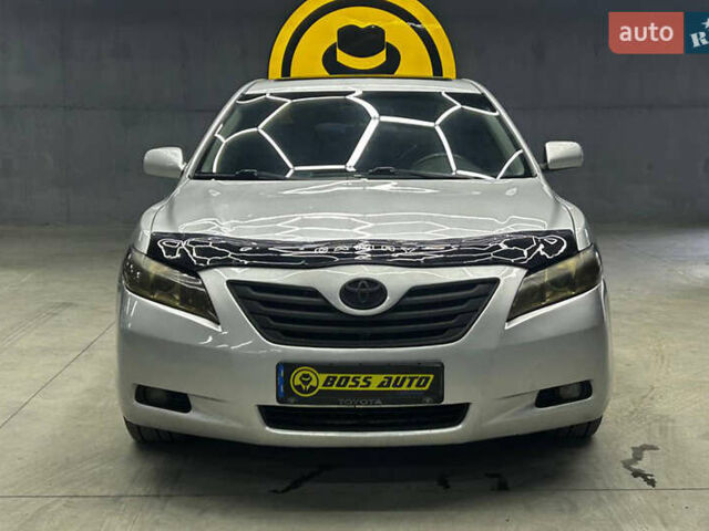 Сірий Тойота Камрі, об'ємом двигуна 3.46 л та пробігом 226 тис. км за 8500 $, фото 1 на Automoto.ua