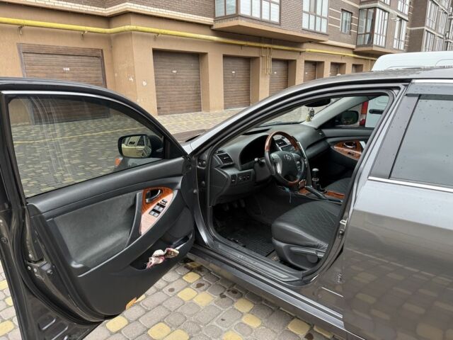 Сірий Тойота Камрі, об'ємом двигуна 2.4 л та пробігом 326 тис. км за 7500 $, фото 12 на Automoto.ua