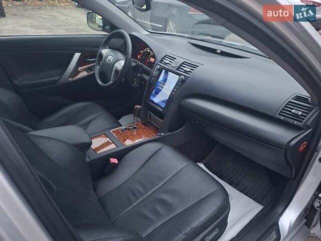 Серый Тойота Камри, объемом двигателя 2.4 л и пробегом 268 тыс. км за 7800 $, фото 13 на Automoto.ua