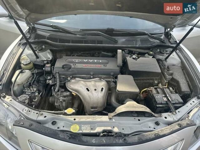 Серый Тойота Камри, объемом двигателя 2.4 л и пробегом 270 тыс. км за 8300 $, фото 13 на Automoto.ua