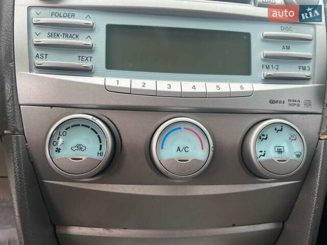 Серый Тойота Камри, объемом двигателя 2.4 л и пробегом 320 тыс. км за 5990 $, фото 18 на Automoto.ua