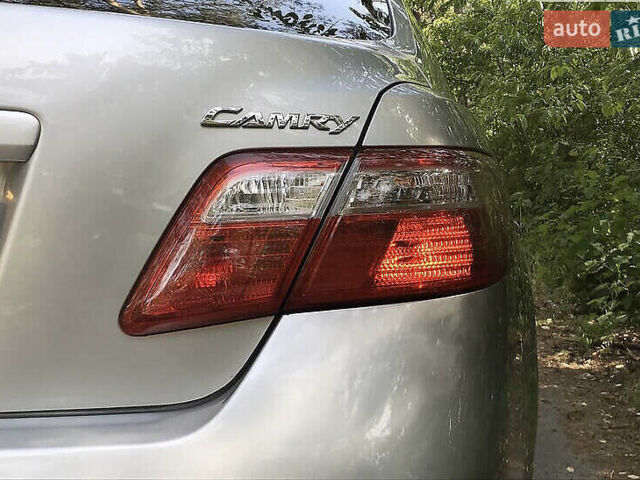Серый Тойота Камри, объемом двигателя 2.4 л и пробегом 176 тыс. км за 9700 $, фото 11 на Automoto.ua