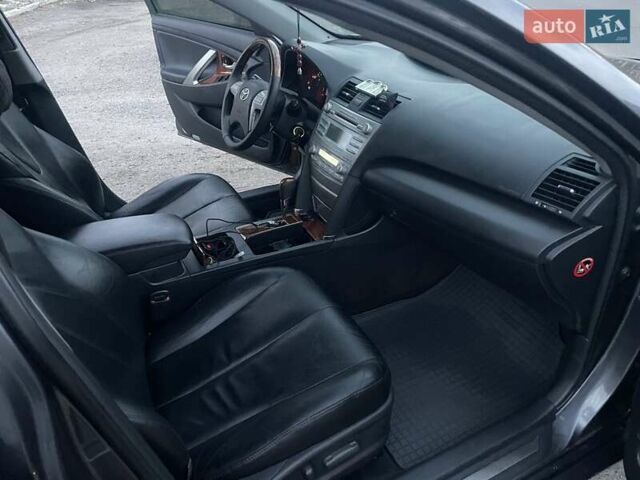 Сірий Тойота Камрі, об'ємом двигуна 3.46 л та пробігом 171 тис. км за 10400 $, фото 3 на Automoto.ua