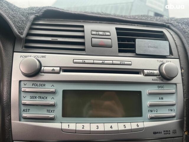 Серый Тойота Камри, объемом двигателя 2.4 л и пробегом 320 тыс. км за 5990 $, фото 16 на Automoto.ua