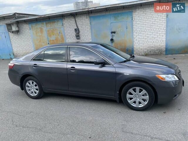 Серый Тойота Камри, объемом двигателя 3.5 л и пробегом 264 тыс. км за 8700 $, фото 1 на Automoto.ua