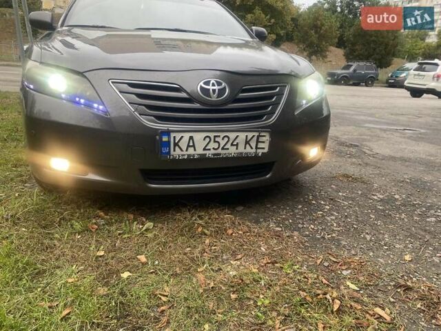 Сірий Тойота Камрі, об'ємом двигуна 2.36 л та пробігом 465 тис. км за 6500 $, фото 11 на Automoto.ua