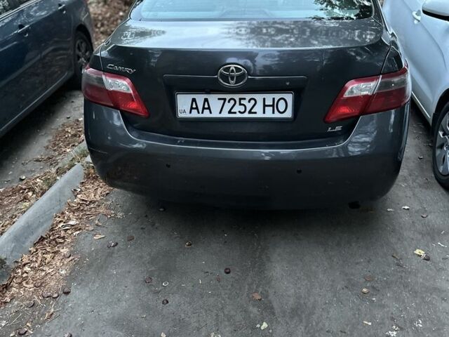 Серый Тойота Камри, объемом двигателя 2.4 л и пробегом 332 тыс. км за 7000 $, фото 1 на Automoto.ua