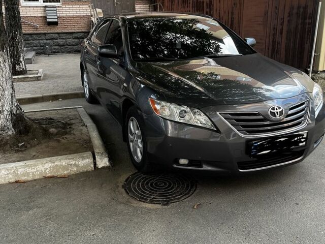 Серый Тойота Камри, объемом двигателя 2.4 л и пробегом 213 тыс. км за 9500 $, фото 2 на Automoto.ua