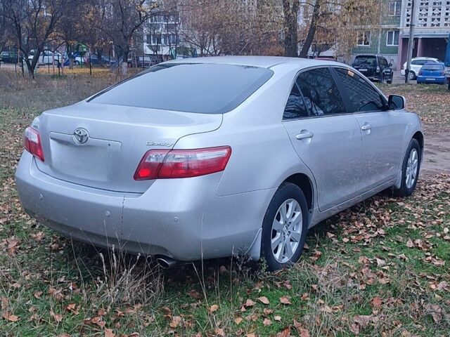 Серый Тойота Камри, объемом двигателя 2.4 л и пробегом 261 тыс. км за 7600 $, фото 4 на Automoto.ua