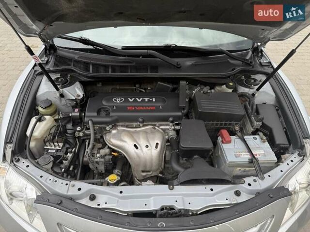 Сірий Тойота Камрі, об'ємом двигуна 2.36 л та пробігом 121 тис. км за 10500 $, фото 1 на Automoto.ua