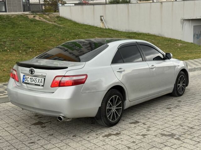 Серый Тойота Камри, объемом двигателя 2.4 л и пробегом 320 тыс. км за 5350 $, фото 5 на Automoto.ua