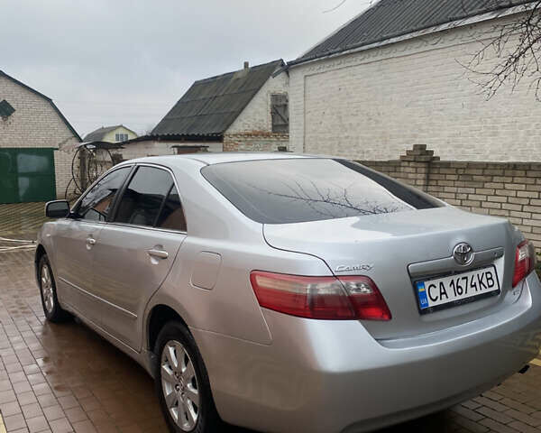 Серый Тойота Камри, объемом двигателя 2.36 л и пробегом 300 тыс. км за 8200 $, фото 5 на Automoto.ua