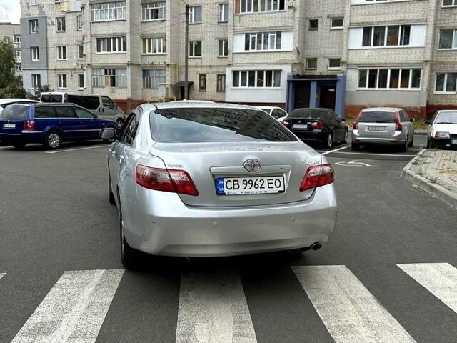 Серый Тойота Камри, объемом двигателя 2.4 л и пробегом 370 тыс. км за 7300 $, фото 3 на Automoto.ua