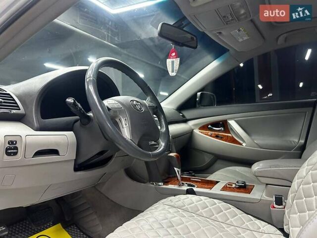 Сірий Тойота Камрі, об'ємом двигуна 3.46 л та пробігом 226 тис. км за 8500 $, фото 8 на Automoto.ua