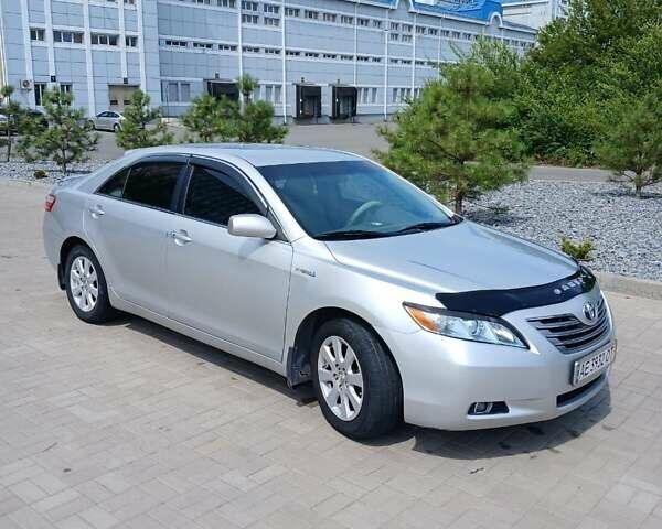 Серый Тойота Камри, объемом двигателя 2.4 л и пробегом 300 тыс. км за 8300 $, фото 1 на Automoto.ua