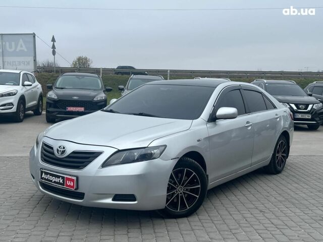 Серый Тойота Камри, объемом двигателя 2.4 л и пробегом 320 тыс. км за 5990 $, фото 1 на Automoto.ua