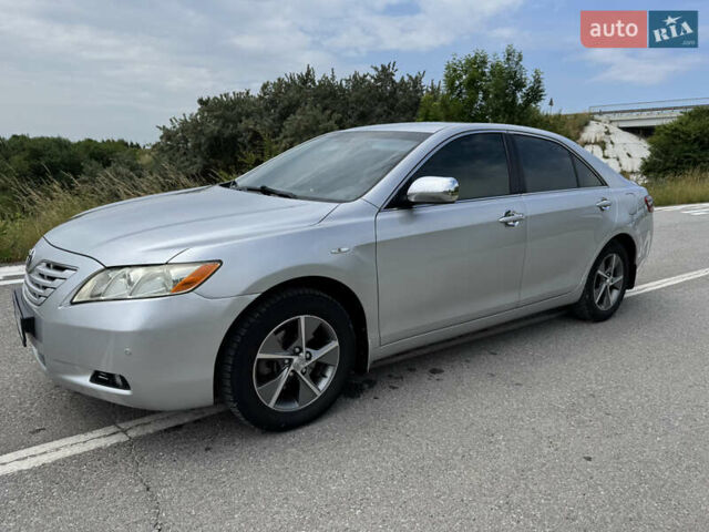 Серый Тойота Камри, объемом двигателя 2.36 л и пробегом 308 тыс. км за 7500 $, фото 2 на Automoto.ua