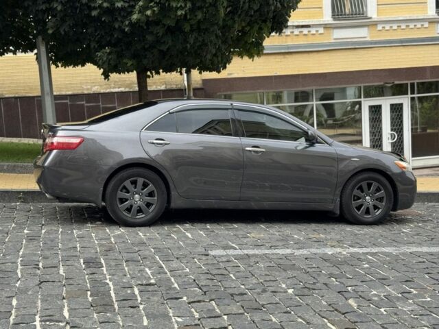 Серый Тойота Камри, объемом двигателя 3.5 л и пробегом 336 тыс. км за 8800 $, фото 2 на Automoto.ua