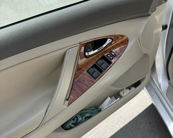 Сірий Тойота Камрі, об'ємом двигуна 2.36 л та пробігом 121 тис. км за 10500 $, фото 10 на Automoto.ua