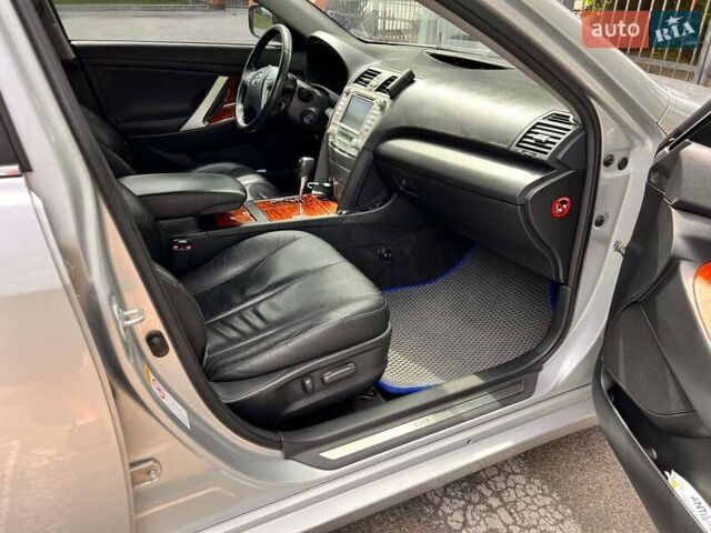 Сірий Тойота Камрі, об'ємом двигуна 2.36 л та пробігом 212 тис. км за 9800 $, фото 1 на Automoto.ua