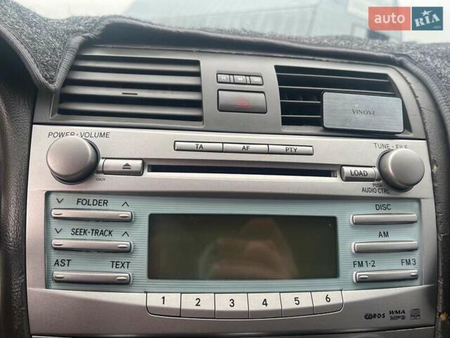 Серый Тойота Камри, объемом двигателя 2.4 л и пробегом 320 тыс. км за 5990 $, фото 17 на Automoto.ua