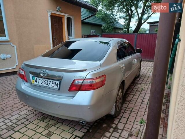 Сірий Тойота Камрі, об'ємом двигуна 2.4 л та пробігом 185 тис. км за 10500 $, фото 3 на Automoto.ua