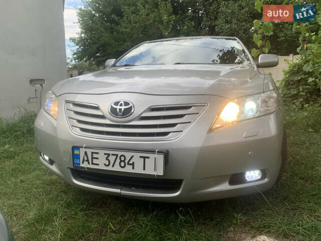 Сірий Тойота Камрі, об'ємом двигуна 3.5 л та пробігом 280 тис. км за 8500 $, фото 1 на Automoto.ua