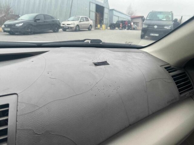 Серый Тойота Камри, объемом двигателя 2.4 л и пробегом 320 тыс. км за 5990 $, фото 21 на Automoto.ua