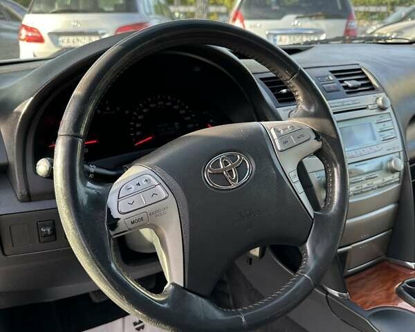 Сірий Тойота Камрі, об'ємом двигуна 2.4 л та пробігом 241 тис. км за 7700 $, фото 9 на Automoto.ua