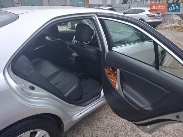 Серый Тойота Камри, объемом двигателя 2.4 л и пробегом 268 тыс. км за 7800 $, фото 10 на Automoto.ua