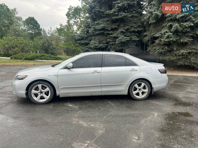 Серый Тойота Камри, объемом двигателя 2.4 л и пробегом 290 тыс. км за 8500 $, фото 9 на Automoto.ua