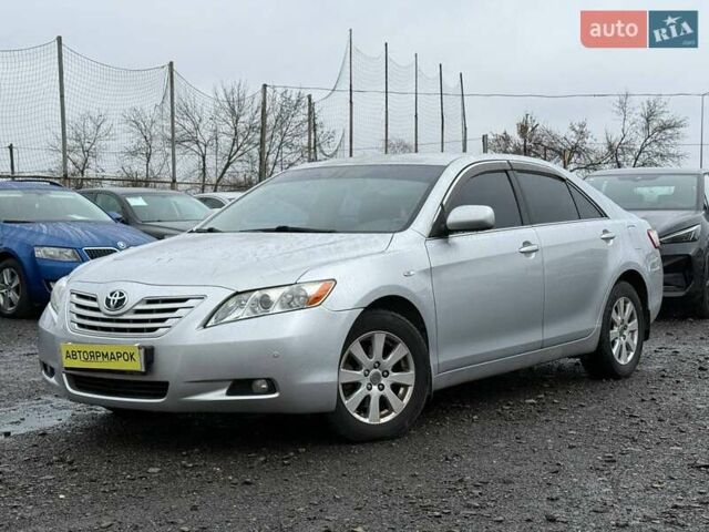 Серый Тойота Камри, объемом двигателя 3.5 л и пробегом 270 тыс. км за 8790 $, фото 1 на Automoto.ua