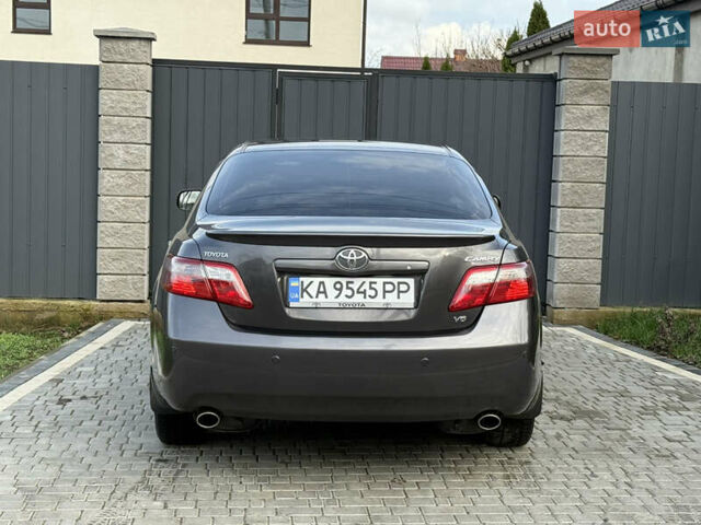 Серый Тойота Камри, объемом двигателя 3.46 л и пробегом 340 тыс. км за 9500 $, фото 10 на Automoto.ua