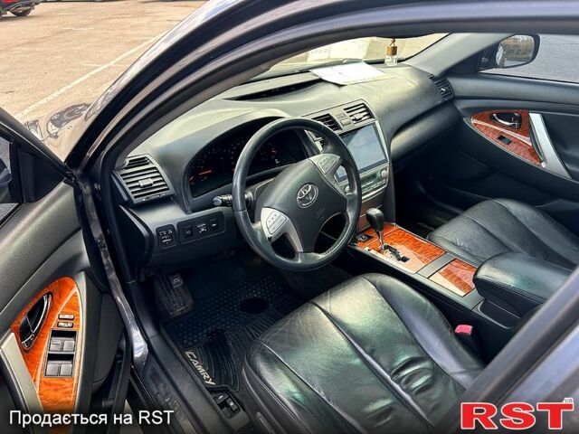 Серый Тойота Камри, объемом двигателя 2.4 л и пробегом 227 тыс. км за 9000 $, фото 7 на Automoto.ua