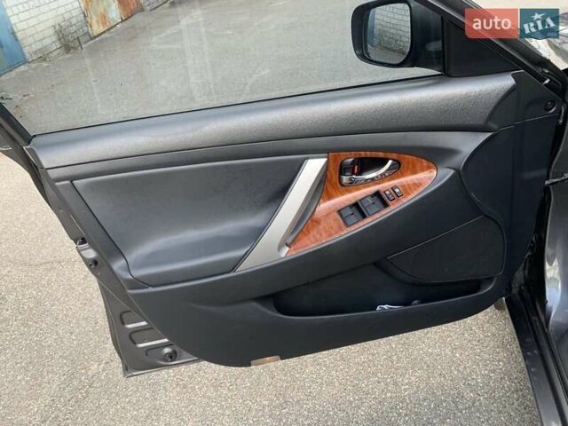 Серый Тойота Камри, объемом двигателя 3.5 л и пробегом 264 тыс. км за 8700 $, фото 22 на Automoto.ua