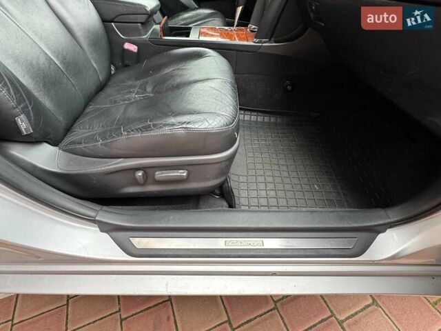 Серый Тойота Камри, объемом двигателя 3.5 л и пробегом 223 тыс. км за 8300 $, фото 46 на Automoto.ua