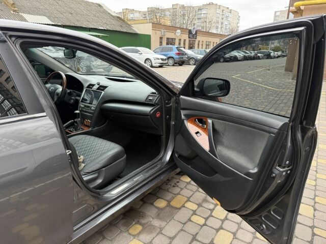 Сірий Тойота Камрі, об'ємом двигуна 2.4 л та пробігом 326 тис. км за 7500 $, фото 11 на Automoto.ua