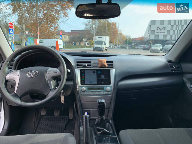 Сірий Тойота Камрі, об'ємом двигуна 2.4 л та пробігом 279 тис. км за 8200 $, фото 12 на Automoto.ua