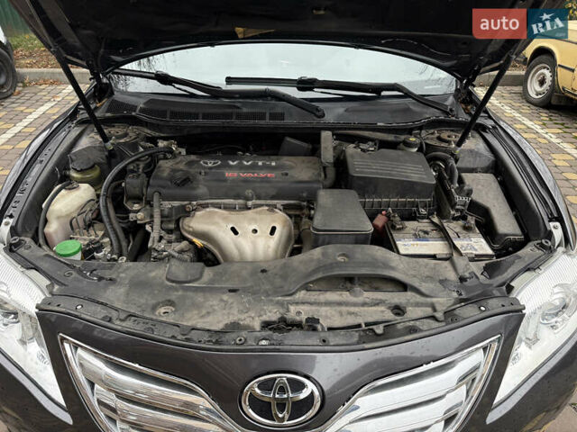 Сірий Тойота Камрі, об'ємом двигуна 2.4 л та пробігом 326 тис. км за 7500 $, фото 5 на Automoto.ua