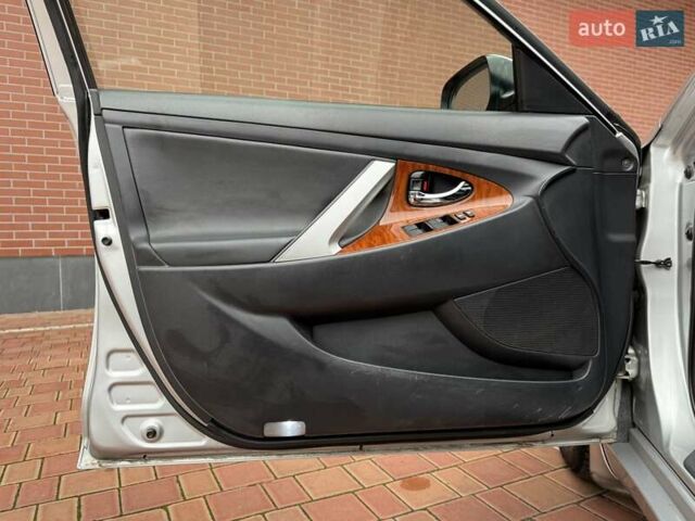 Серый Тойота Камри, объемом двигателя 3.5 л и пробегом 223 тыс. км за 8300 $, фото 21 на Automoto.ua