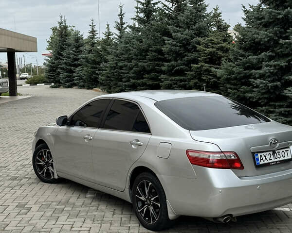 Серый Тойота Камри, объемом двигателя 3.5 л и пробегом 297 тыс. км за 7600 $, фото 6 на Automoto.ua