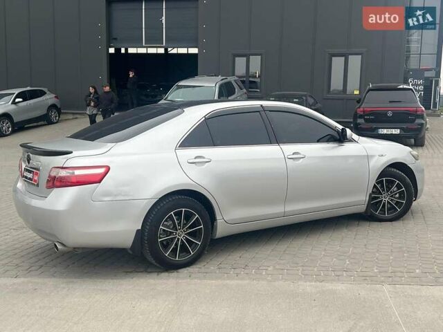 Серый Тойота Камри, объемом двигателя 2.4 л и пробегом 320 тыс. км за 5990 $, фото 9 на Automoto.ua