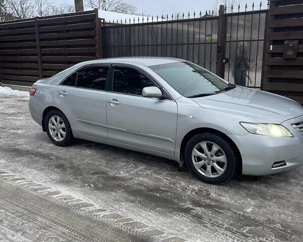 Сірий Тойота Камрі, об'ємом двигуна 2.4 л та пробігом 220 тис. км за 7500 $, фото 2 на Automoto.ua