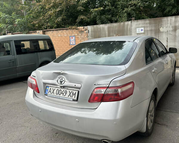 Сірий Тойота Камрі, об'ємом двигуна 2.4 л та пробігом 297 тис. км за 8500 $, фото 4 на Automoto.ua
