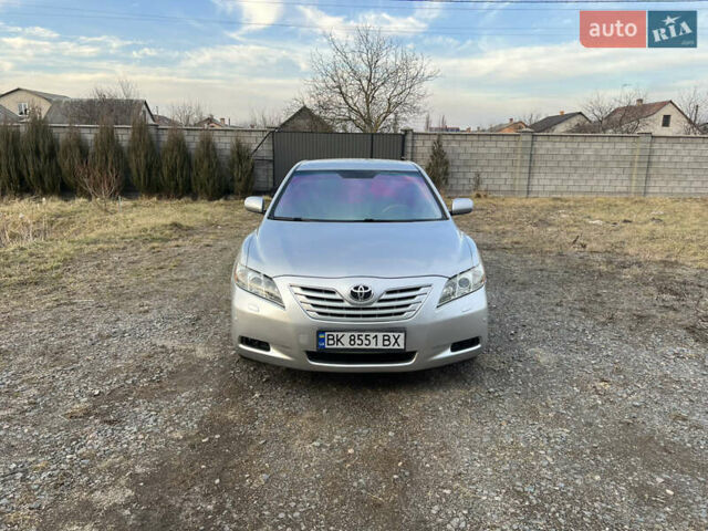 Серый Тойота Камри, объемом двигателя 3.5 л и пробегом 326 тыс. км за 14700 $, фото 1 на Automoto.ua