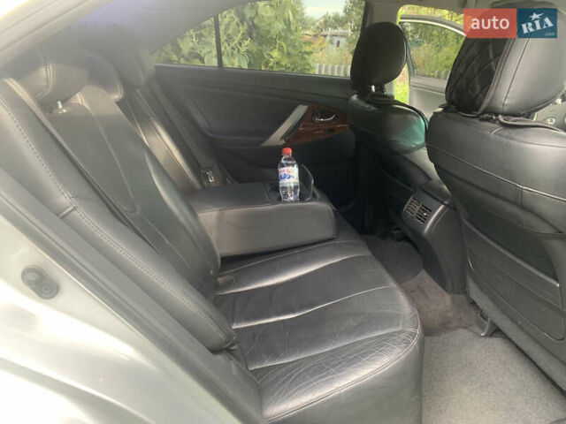 Сірий Тойота Камрі, об'ємом двигуна 3.5 л та пробігом 280 тис. км за 8500 $, фото 3 на Automoto.ua